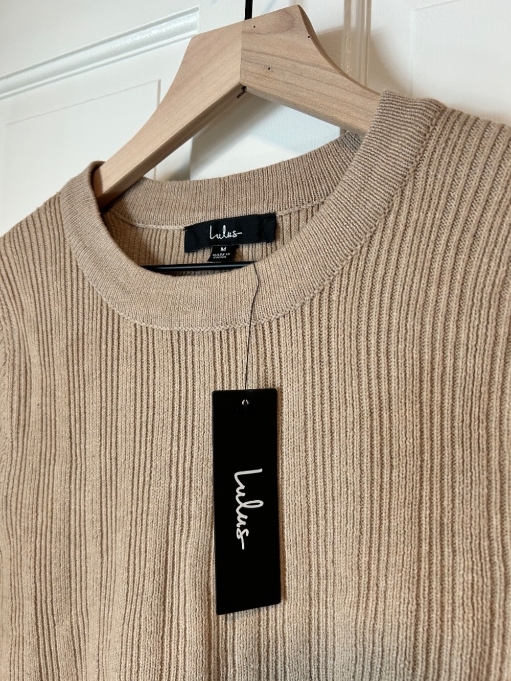 NWT Lulus Tan Ribbed Short Sleeve Sweater Top Medium - Picture 2 of 4